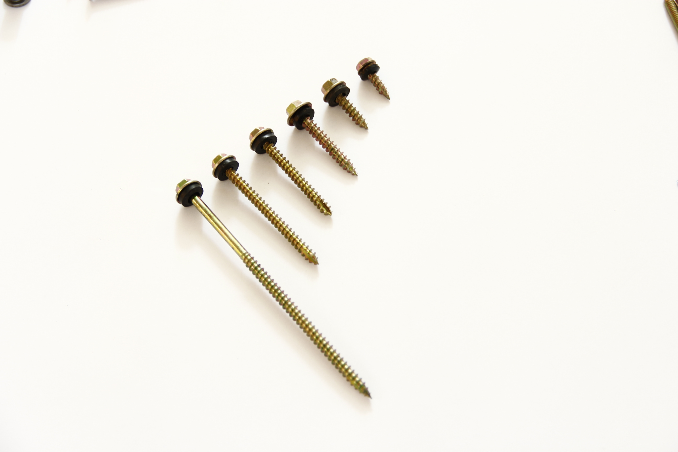 Roofing screws with EPDM washers